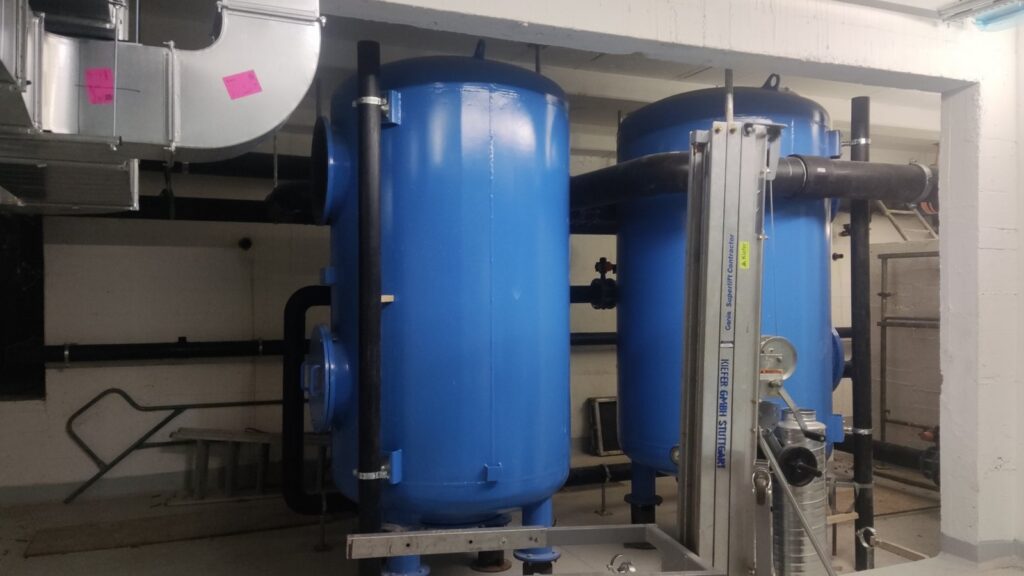 Filter, Wasserleitungen und Lüftung in der Technik